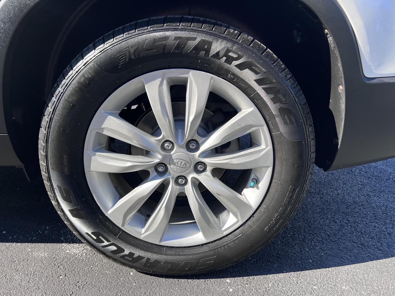 Kia Sorento 2WD 4dr V6 EX 2011