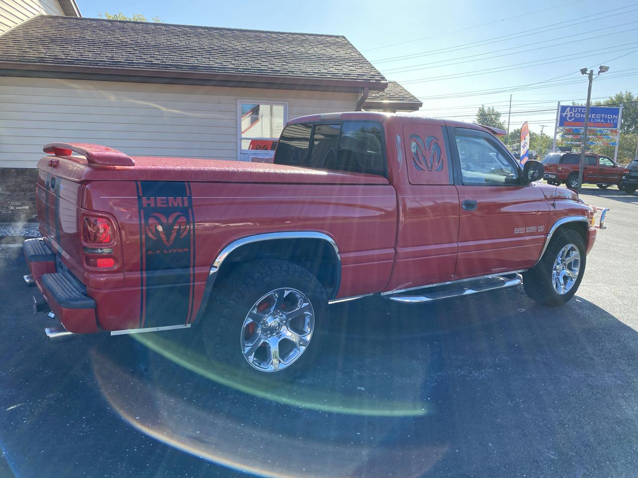 Dodge Ram 1500 2dr Club Cab 139" WB 2001