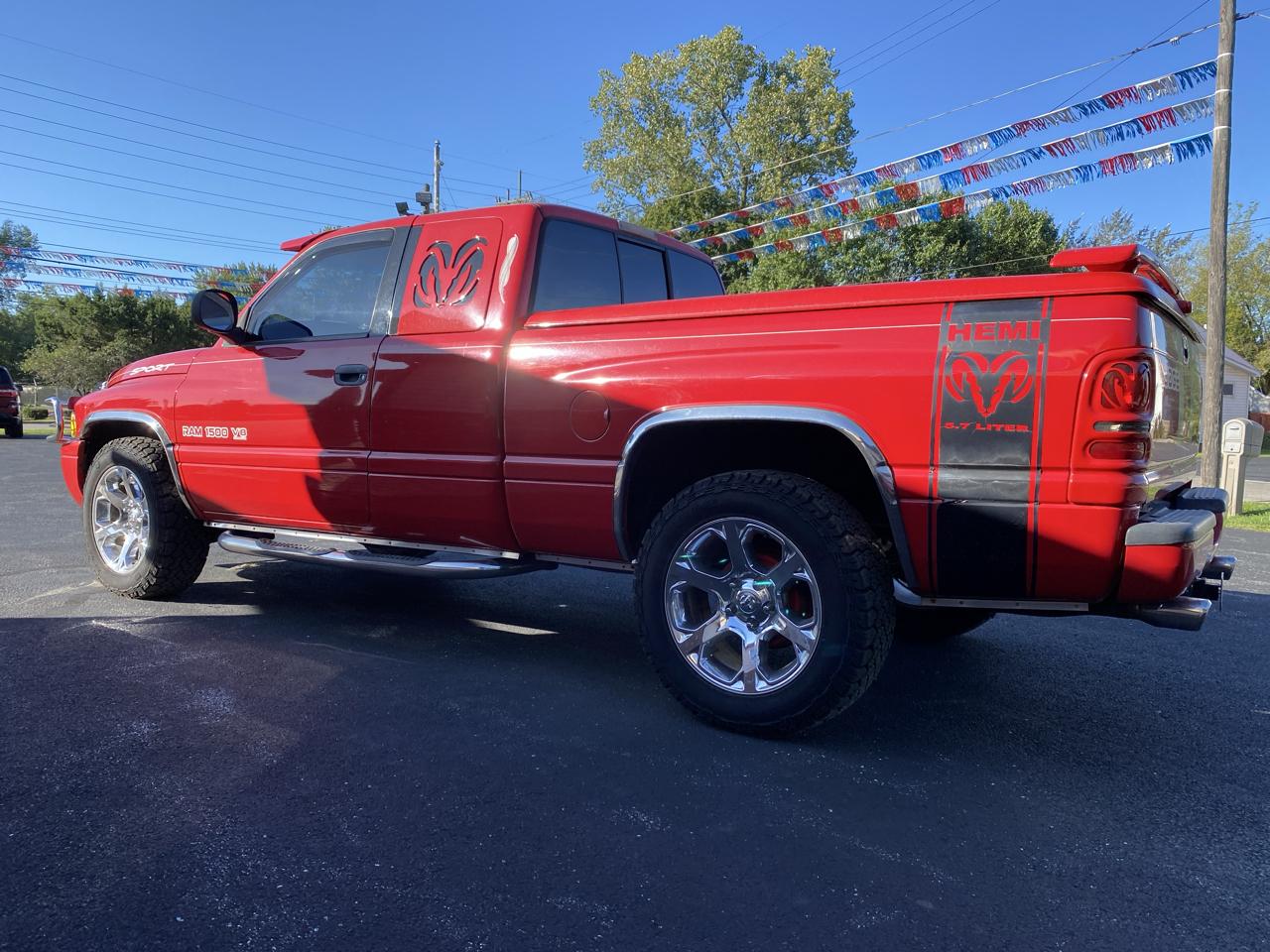 Dodge Ram 1500 2dr Club Cab 139" WB 2001