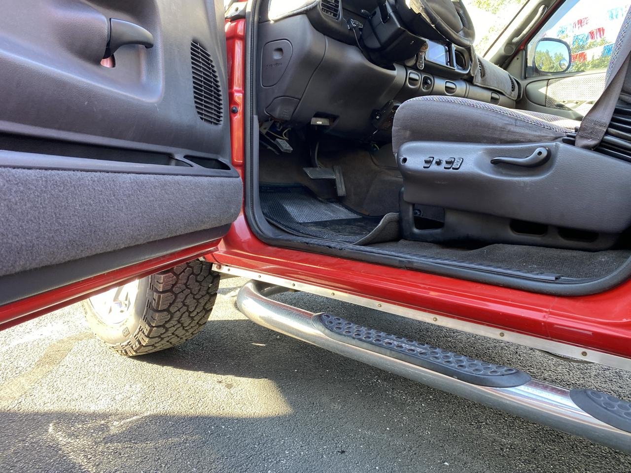 Dodge Ram 1500 2dr Club Cab 139" WB 2001