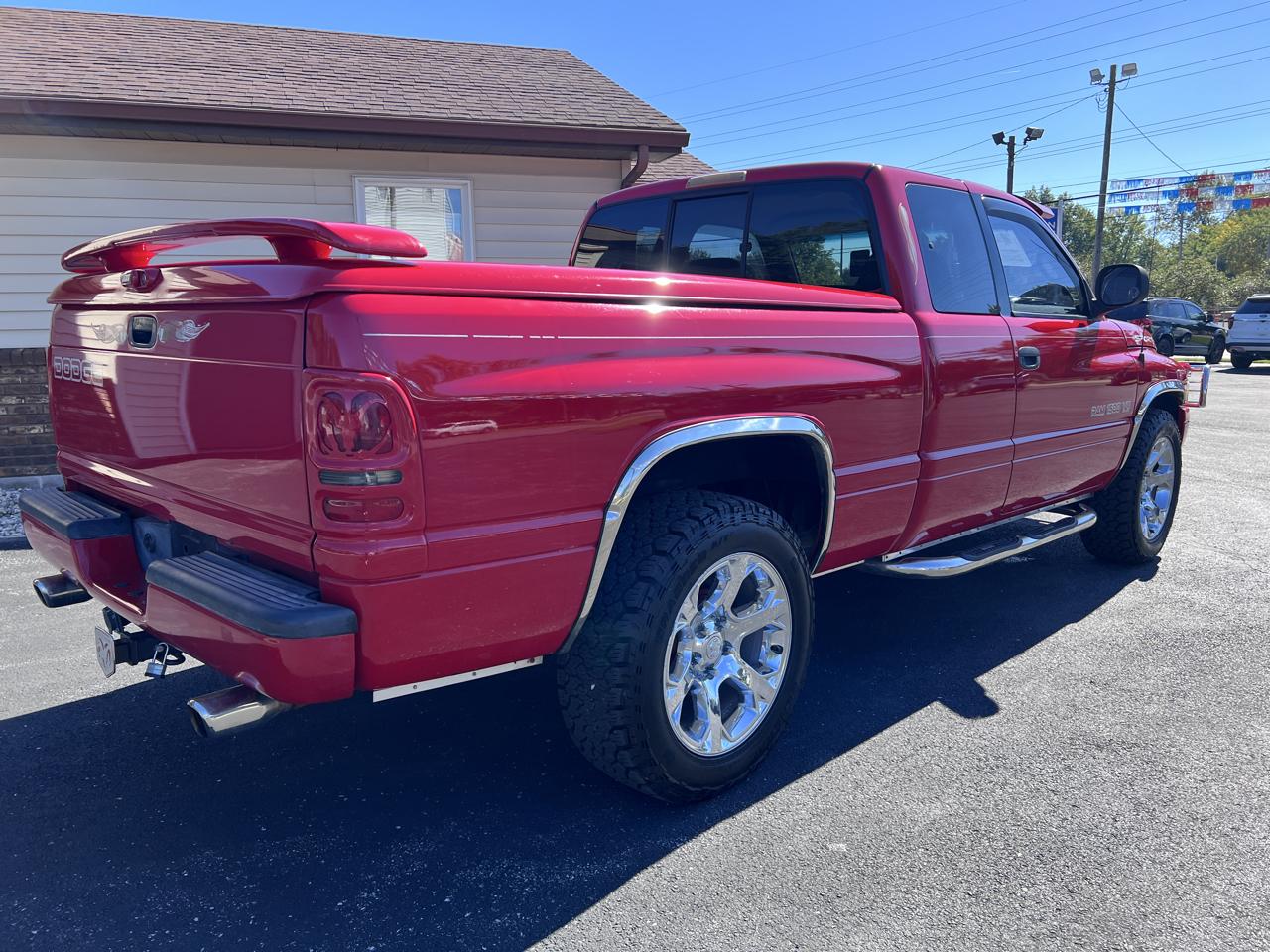 Dodge Ram 1500 2dr Club Cab 139" WB 2001