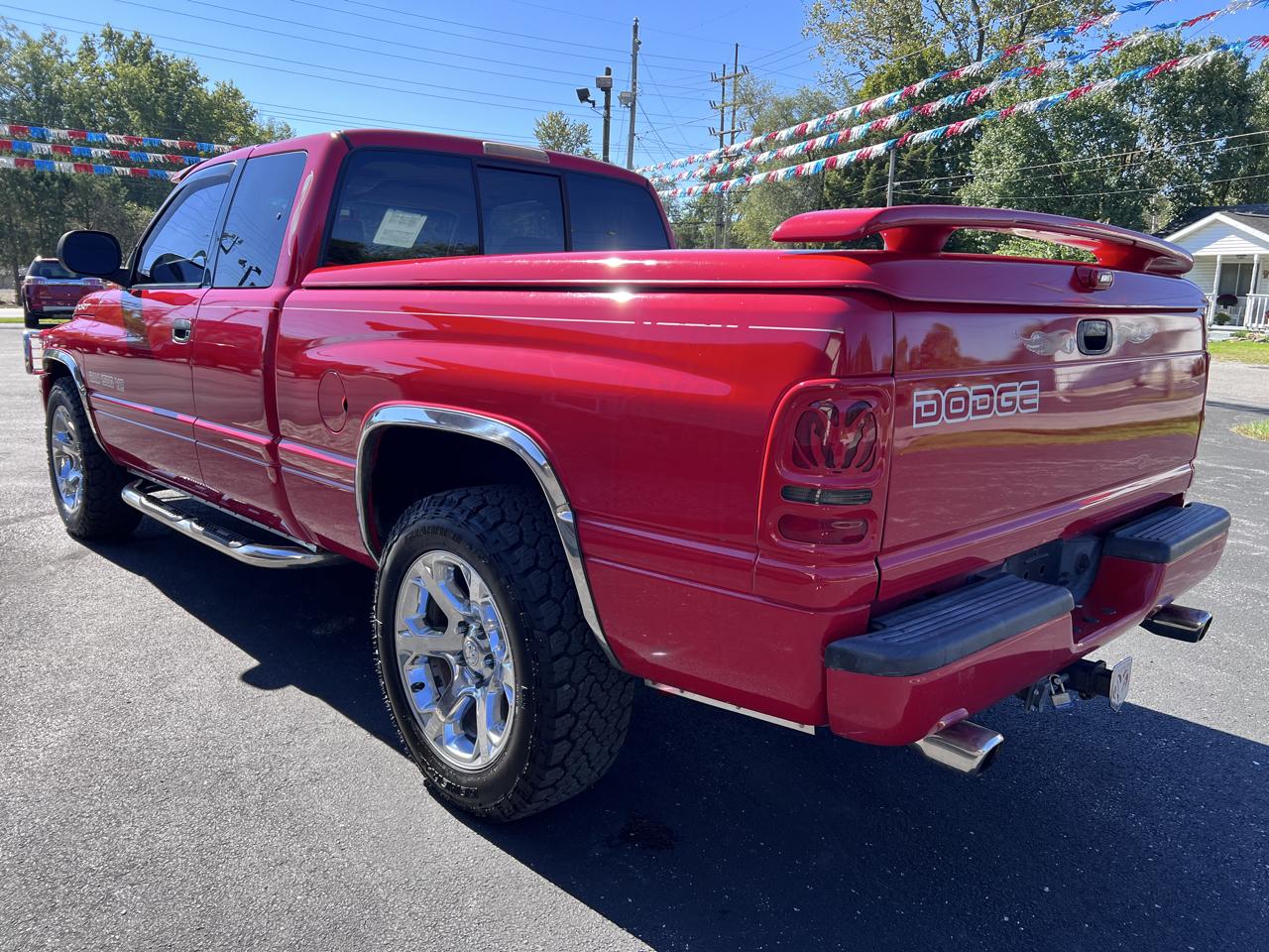Dodge Ram 1500 2dr Club Cab 139" WB 2001