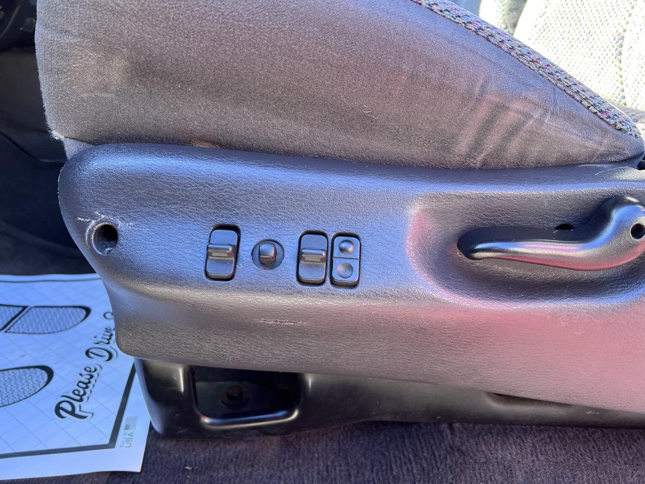 Dodge Ram 1500 2dr Club Cab 139" WB 2001