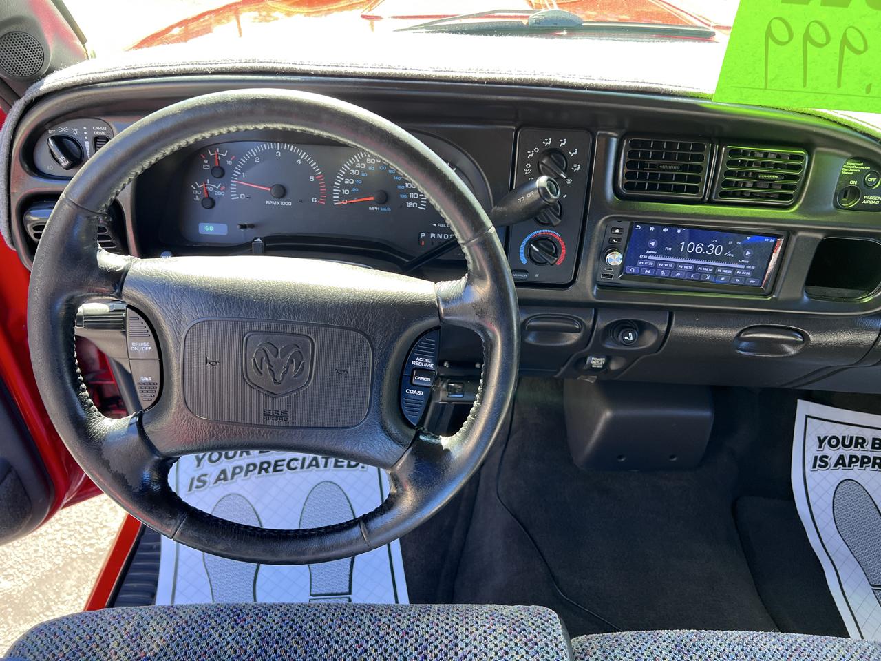 Dodge Ram 1500 2dr Club Cab 139" WB 2001