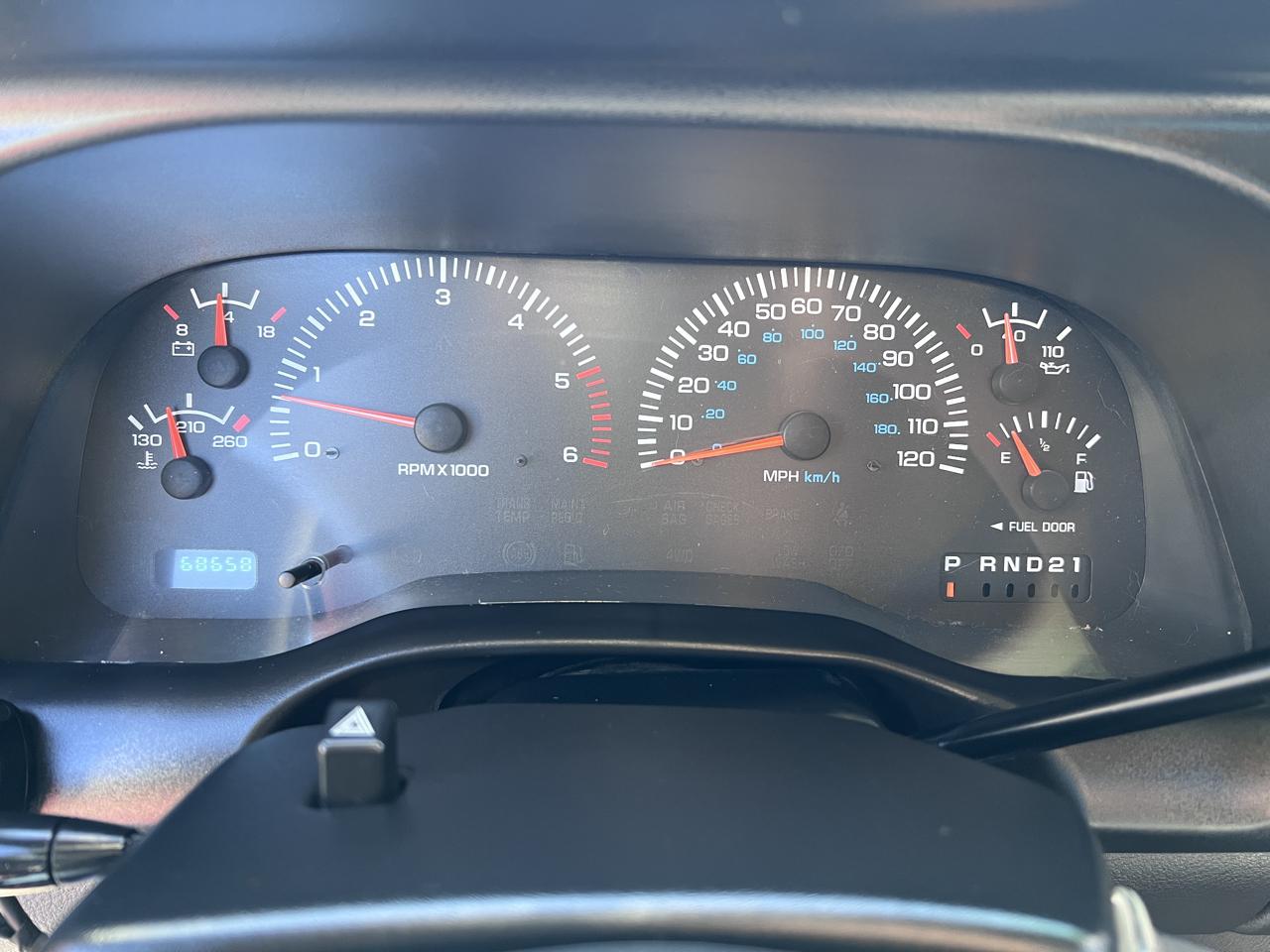 Dodge Ram 1500 2dr Club Cab 139" WB 2001