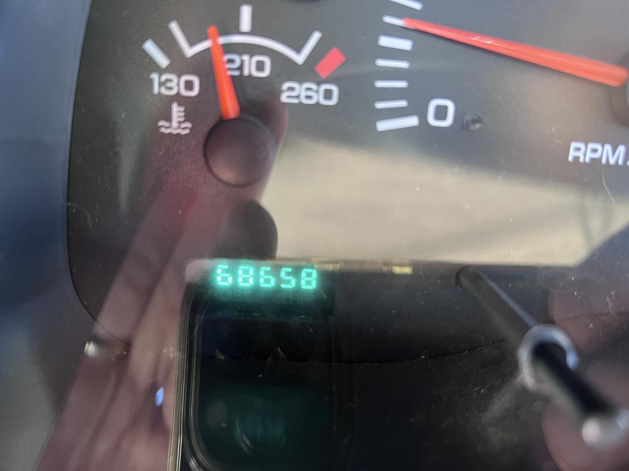 Dodge Ram 1500 2dr Club Cab 139" WB 2001