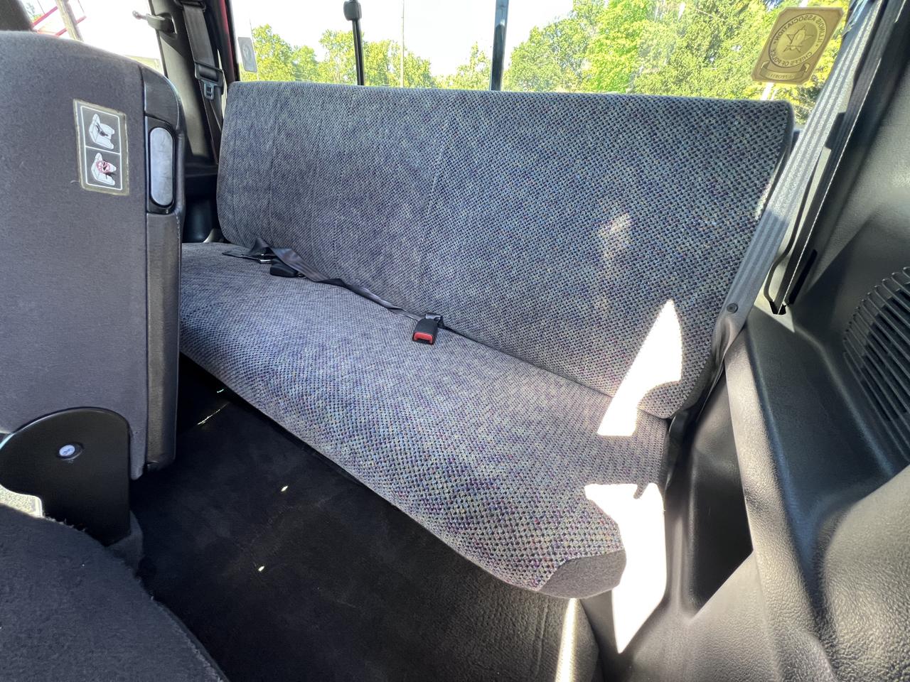 Dodge Ram 1500 2dr Club Cab 139" WB 2001