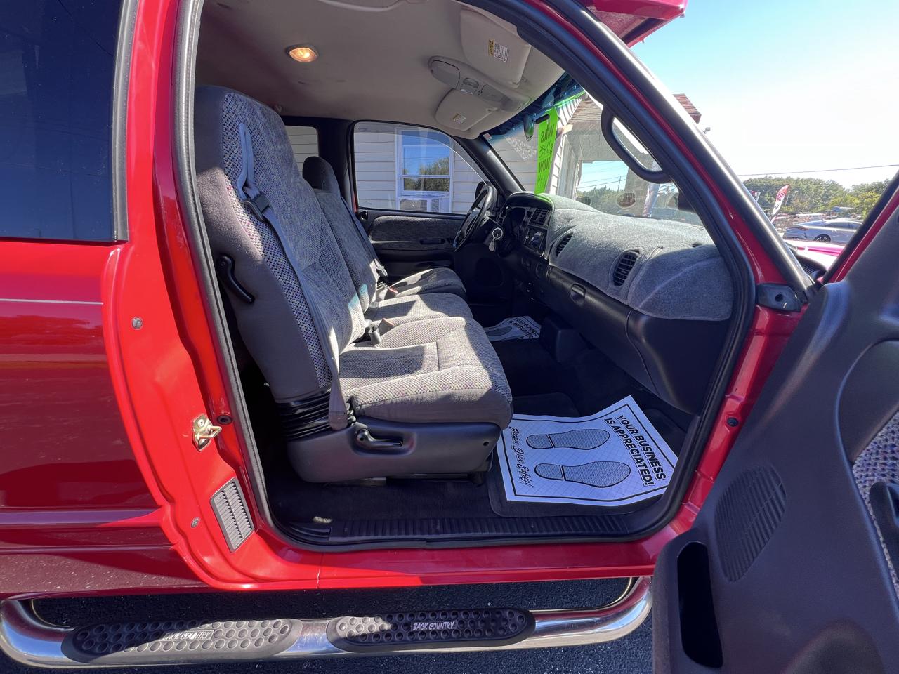 Dodge Ram 1500 2dr Club Cab 139" WB 2001