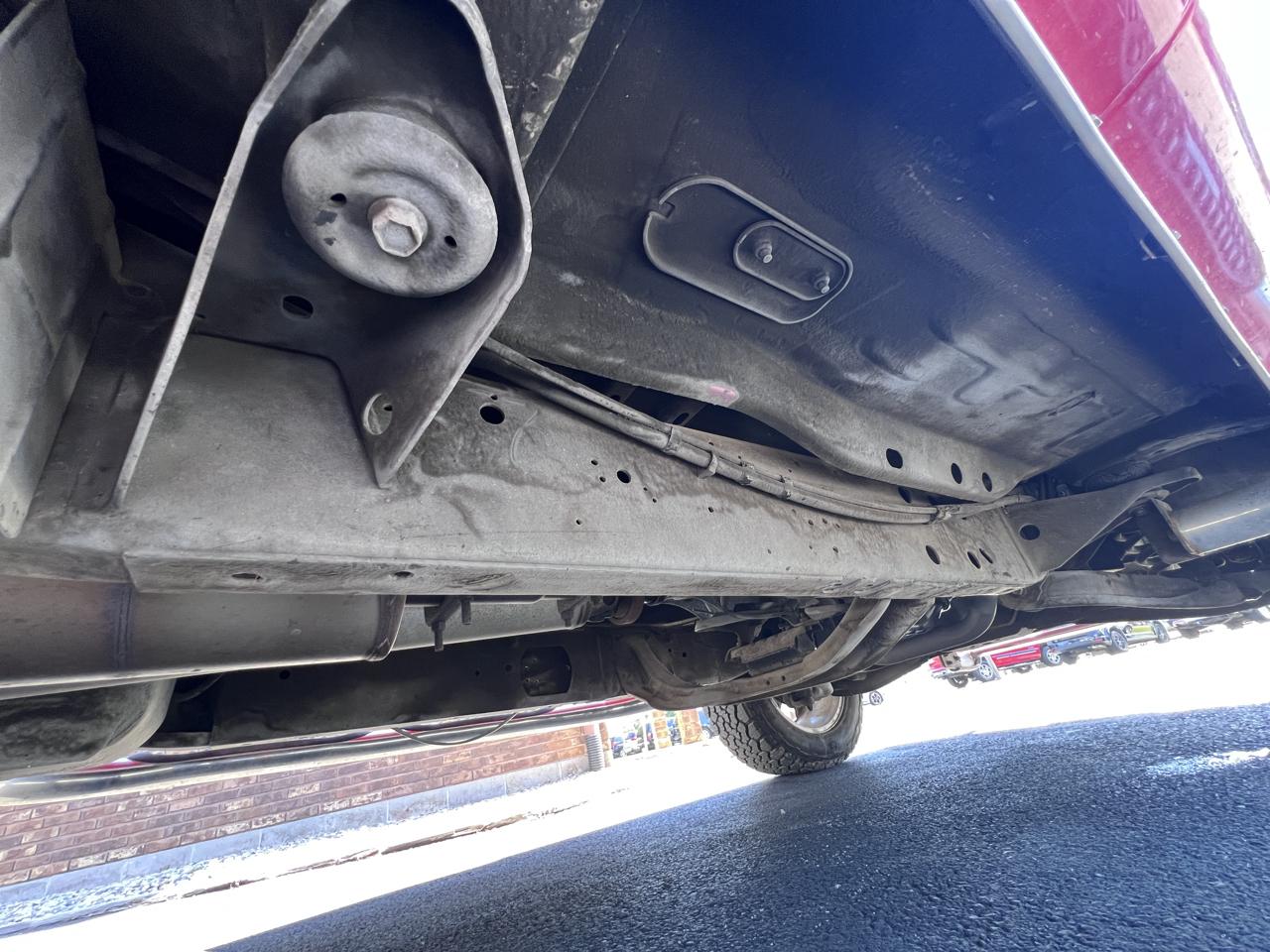 Dodge Ram 1500 2dr Club Cab 139" WB 2001