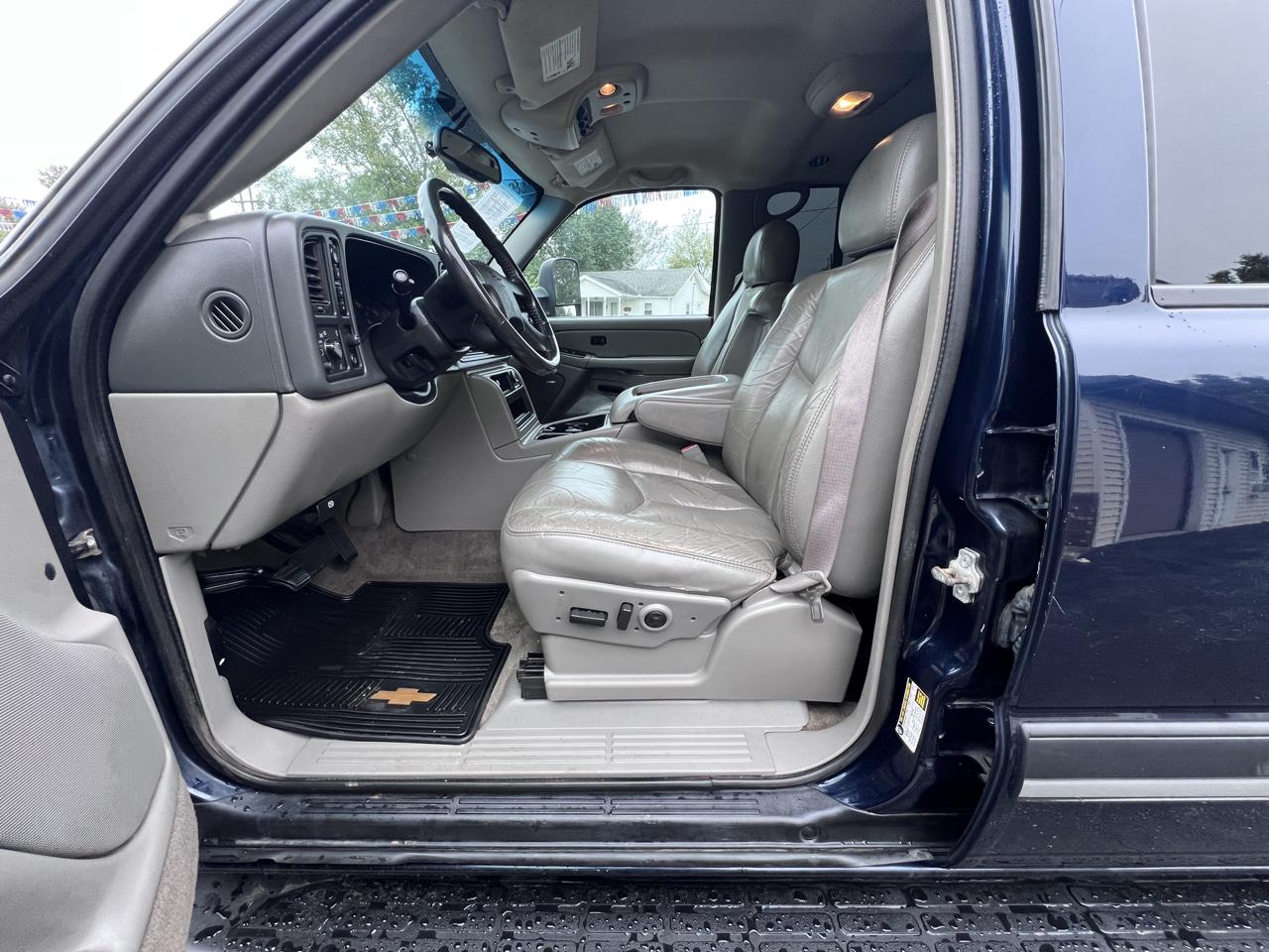 Chevrolet Suburban 4dr 2500 4WD LT 2005