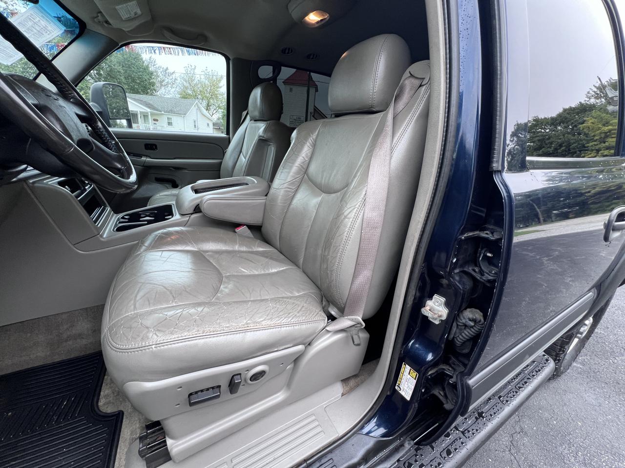 Chevrolet Suburban 4dr 2500 4WD LT 2005