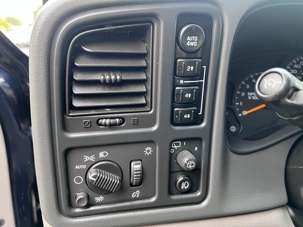 Chevrolet Suburban 4dr 2500 4WD LT 2005