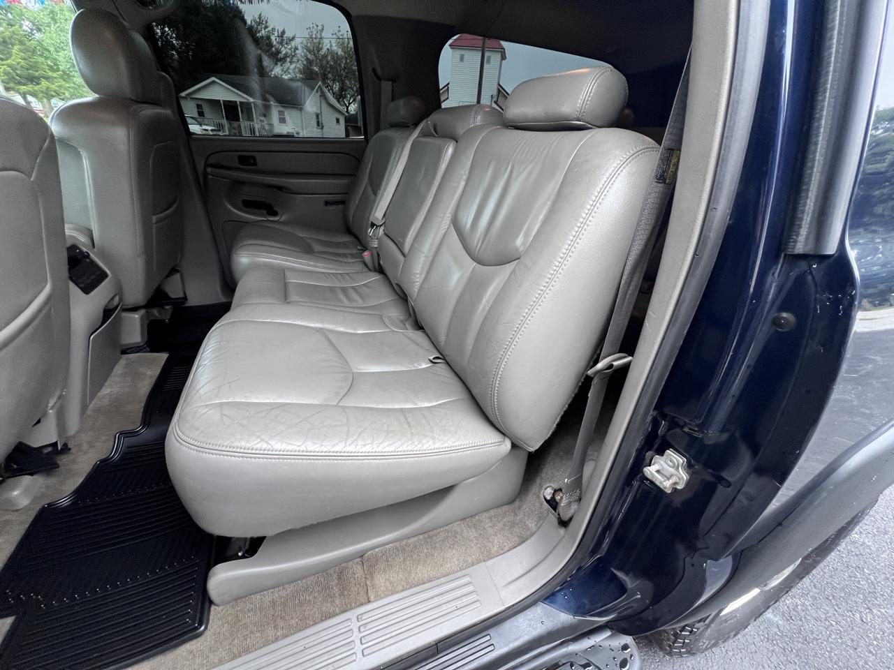 Chevrolet Suburban 4dr 2500 4WD LT 2005