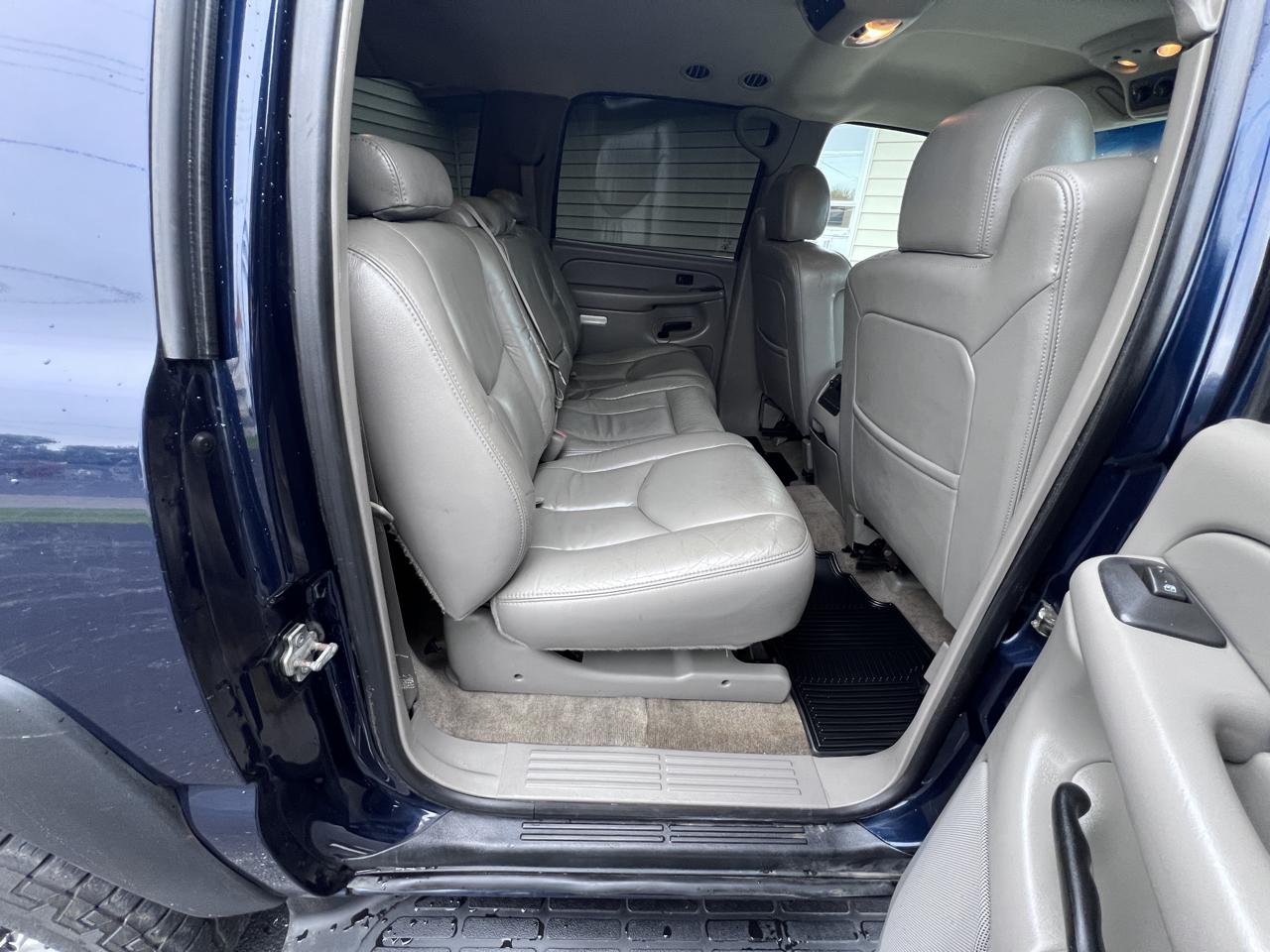 Chevrolet Suburban 4dr 2500 4WD LT 2005