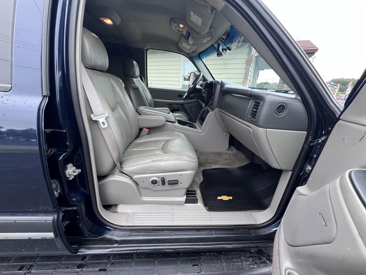 Chevrolet Suburban 4dr 2500 4WD LT 2005