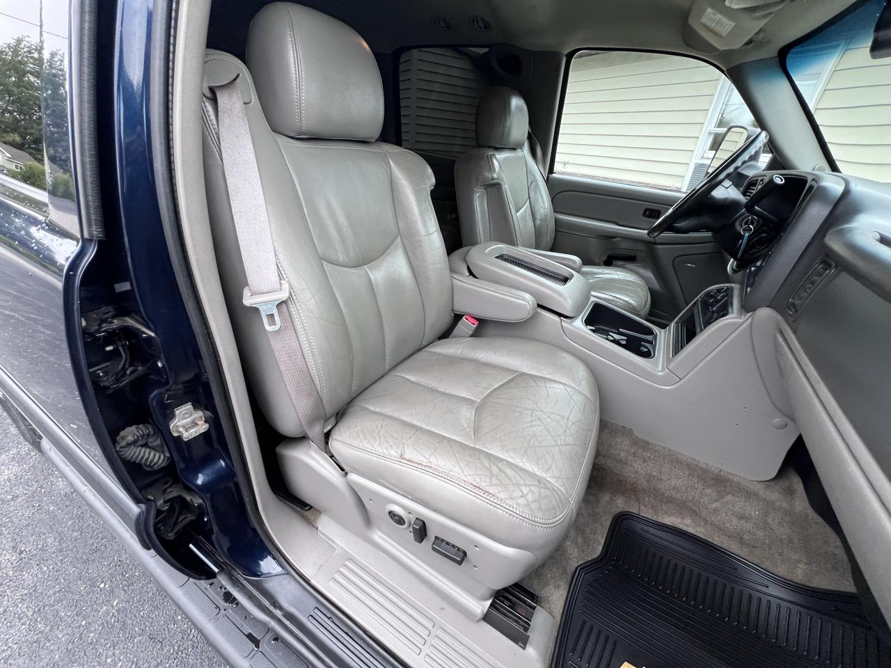 Chevrolet Suburban 4dr 2500 4WD LT 2005