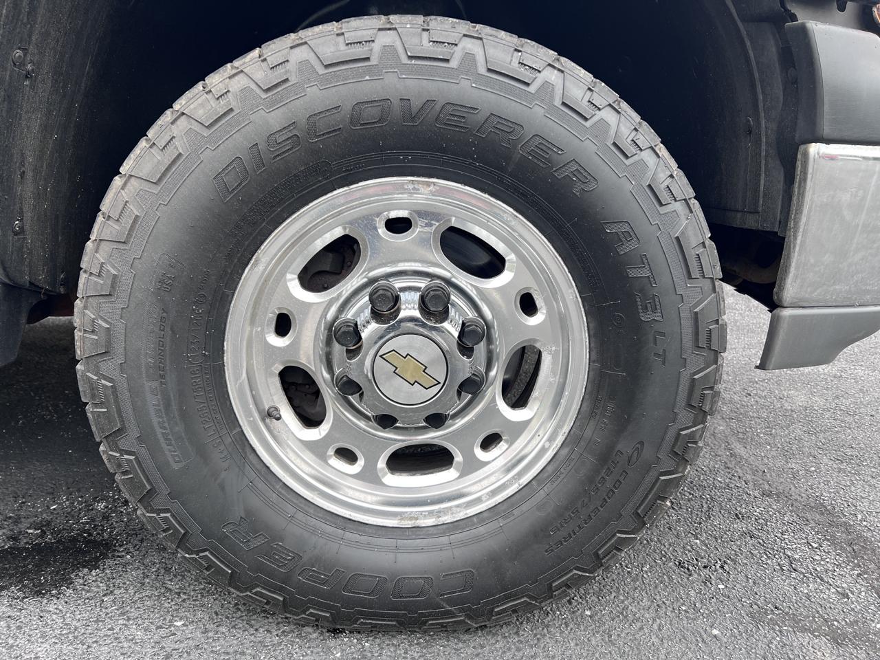 Chevrolet Suburban 4dr 2500 4WD LT 2005