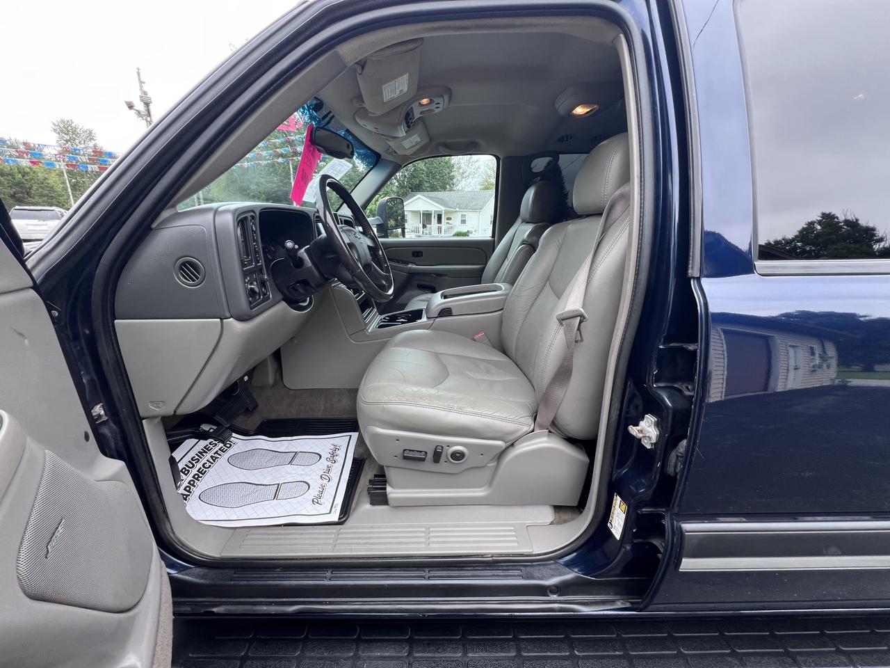 Chevrolet Suburban 4dr 2500 4WD LT 2005
