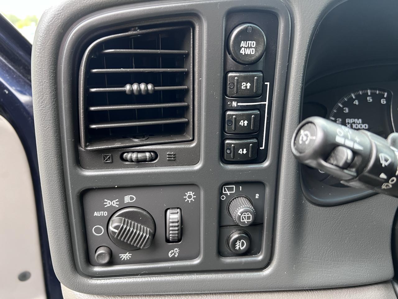 Chevrolet Suburban 4dr 2500 4WD LT 2005