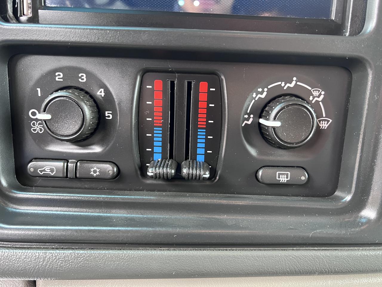 Chevrolet Suburban 4dr 2500 4WD LT 2005