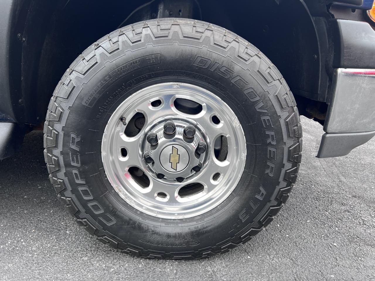 Chevrolet Suburban 4dr 2500 4WD LT 2005