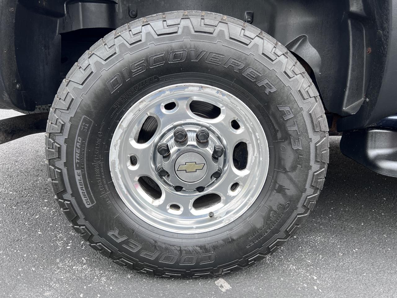 Chevrolet Suburban 4dr 2500 4WD LT 2005