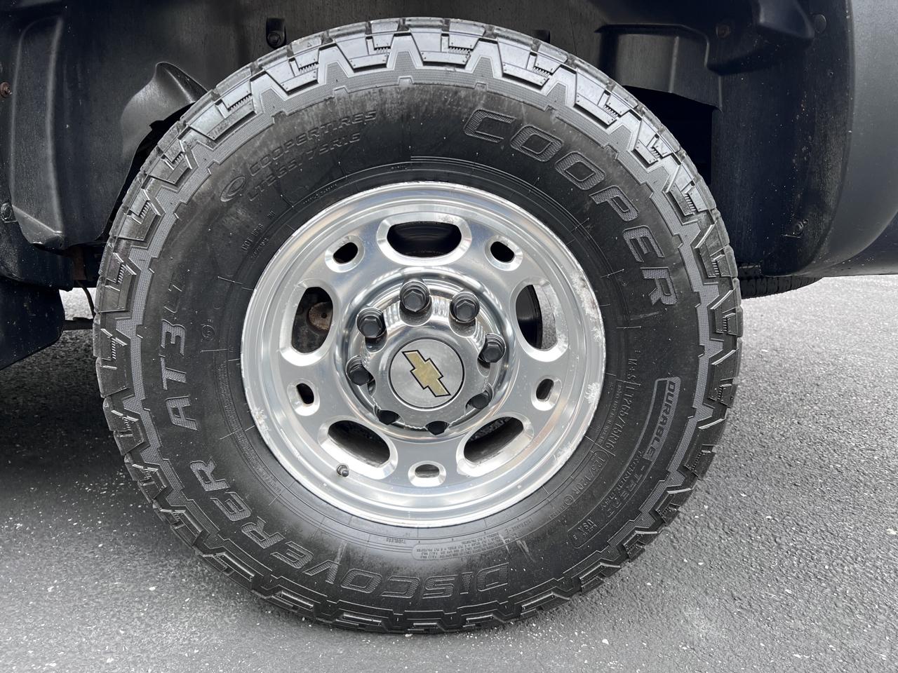 Chevrolet Suburban 4dr 2500 4WD LT 2005
