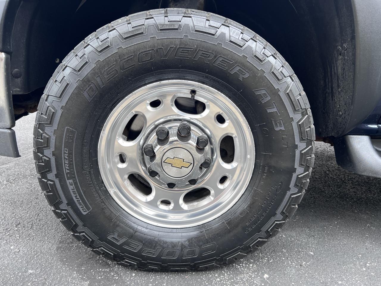 Chevrolet Suburban 4dr 2500 4WD LT 2005
