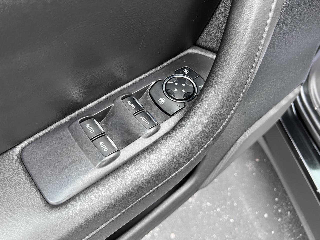 Lincoln MKS 4dr Sdn 3.7L AWD 2013