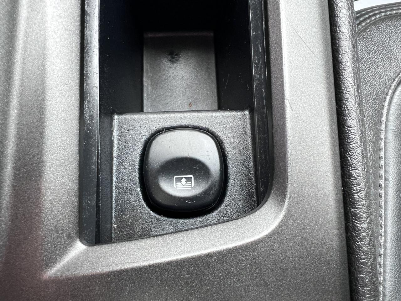 Lincoln MKS 4dr Sdn 3.7L AWD 2013
