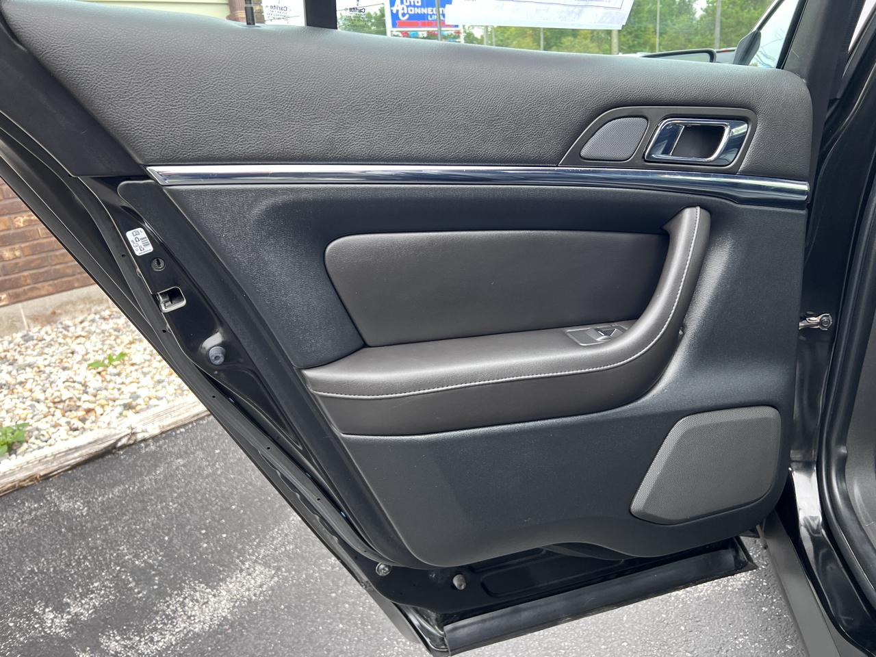 Lincoln MKS 4dr Sdn 3.7L AWD 2013