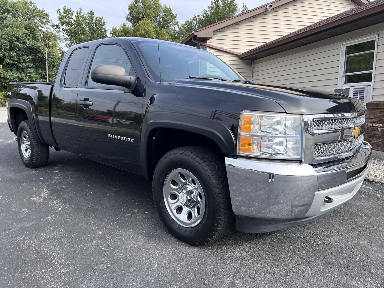 Chevrolet Silverado 1500 4WD Ext Cab 143.5" LS 2012