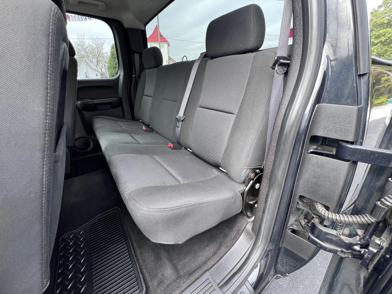 Chevrolet Silverado 1500 4WD Ext Cab 143.5" LS 2012