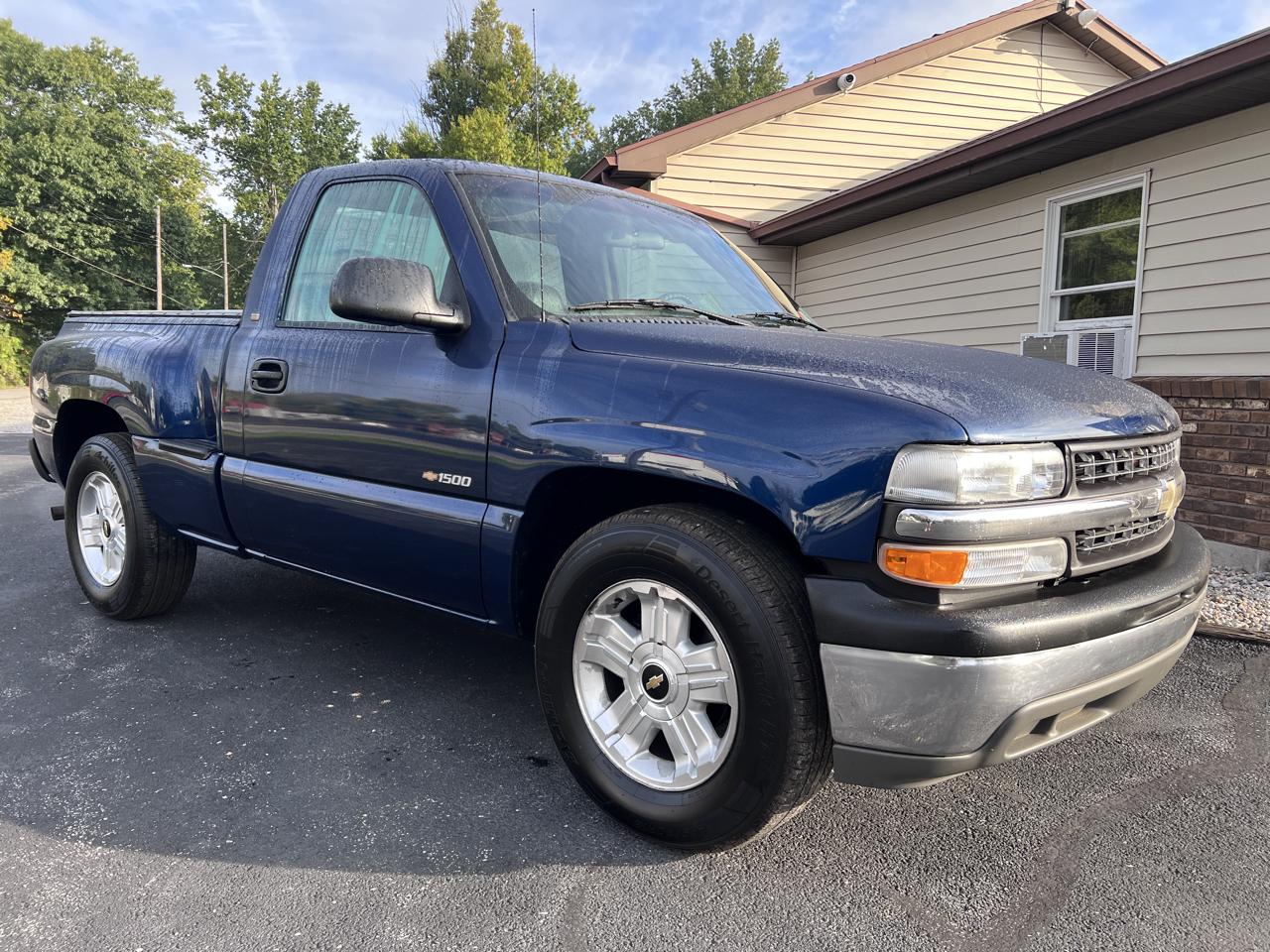 Chevrolet Silverado 1500 Reg Cab 119.0" WB 2002