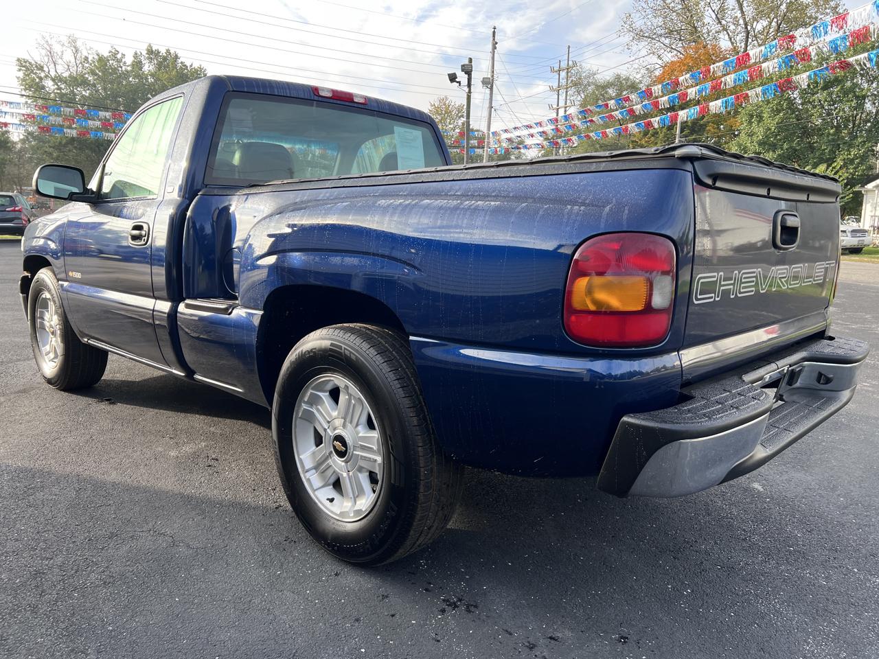 Chevrolet Silverado 1500 Reg Cab 119.0" WB 2002