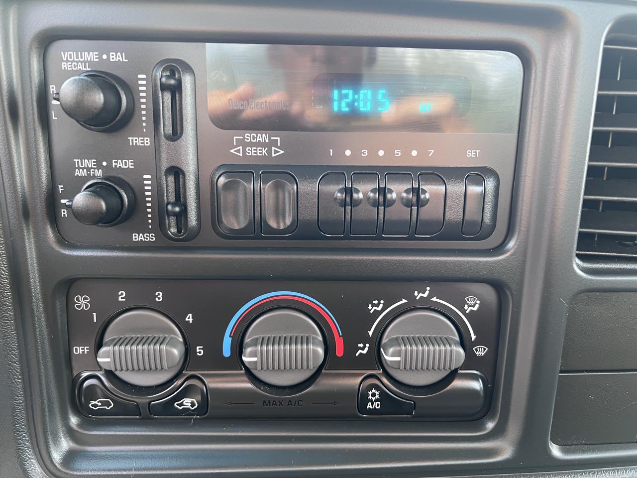Chevrolet Silverado 1500 Reg Cab 119.0" WB 2002