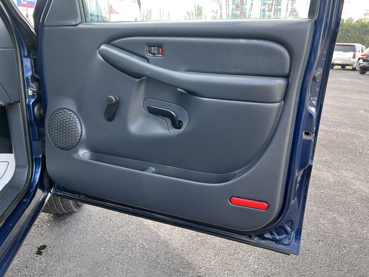 Chevrolet Silverado 1500 Reg Cab 119.0" WB 2002