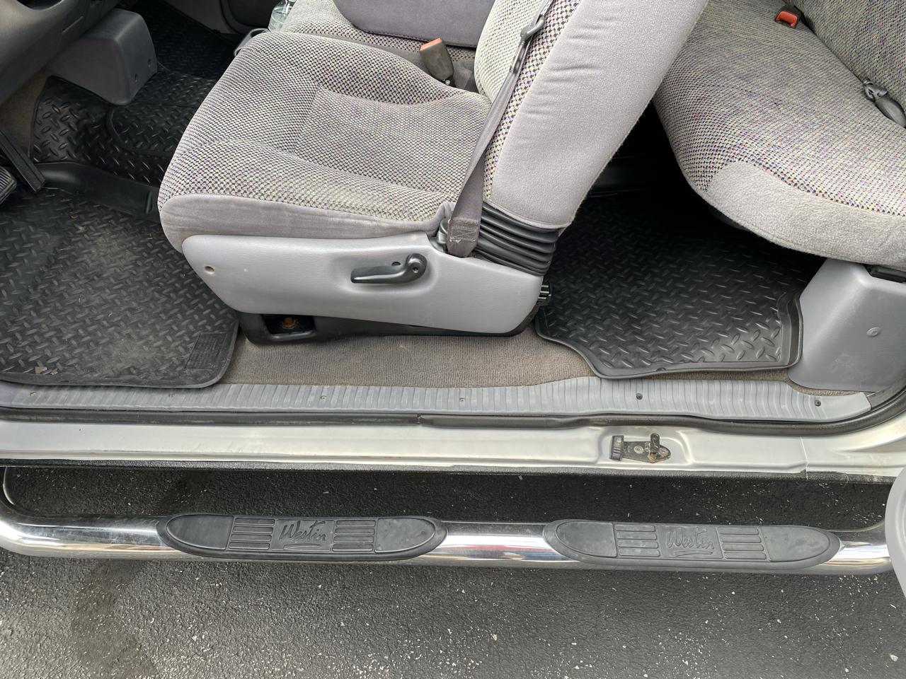 Dodge Ram 2500 4dr Quad Cab 139" WB HD 2000