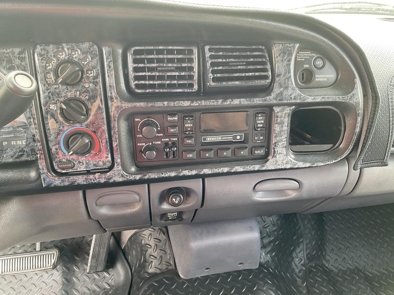 Dodge Ram 2500 4dr Quad Cab 139" WB HD 2000