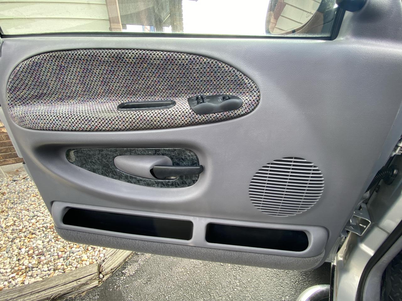 Dodge Ram 2500 4dr Quad Cab 139" WB HD 2000