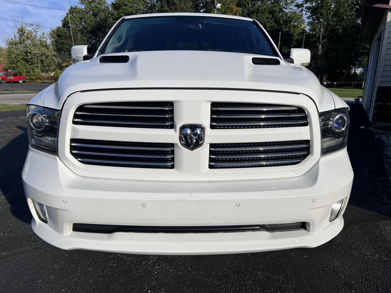 RAM 1500 4WD Crew Cab 140.5" Sport 2016