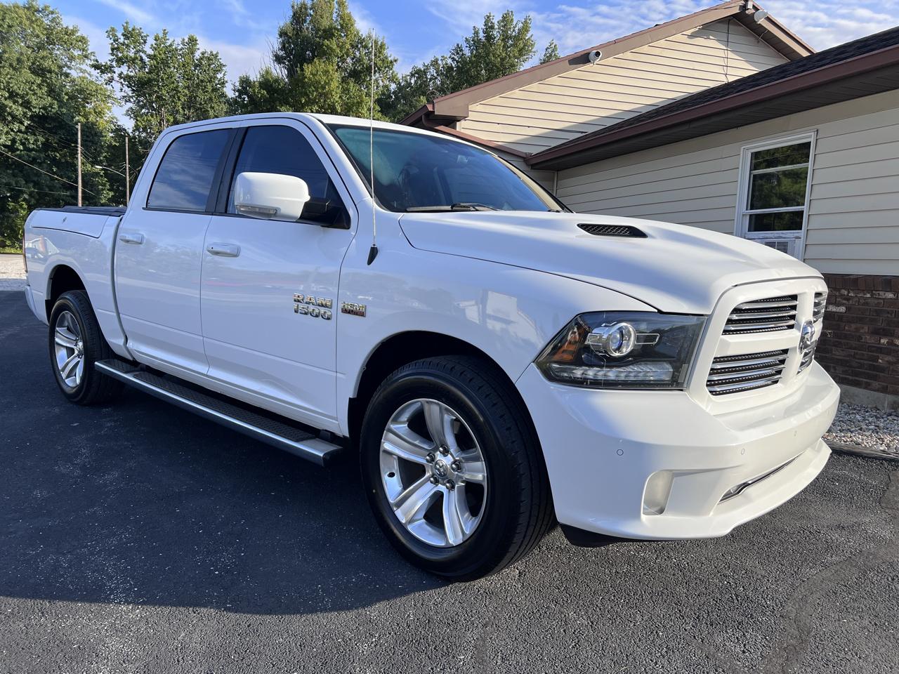 RAM 1500 4WD Crew Cab 140.5" Sport 2016