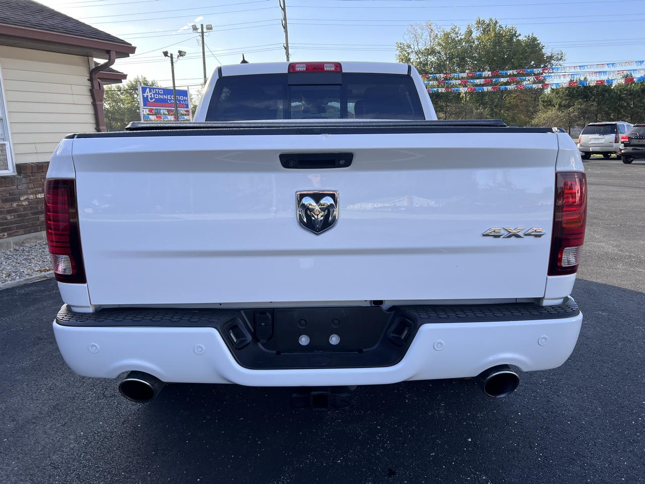 RAM 1500 4WD Crew Cab 140.5" Sport 2016