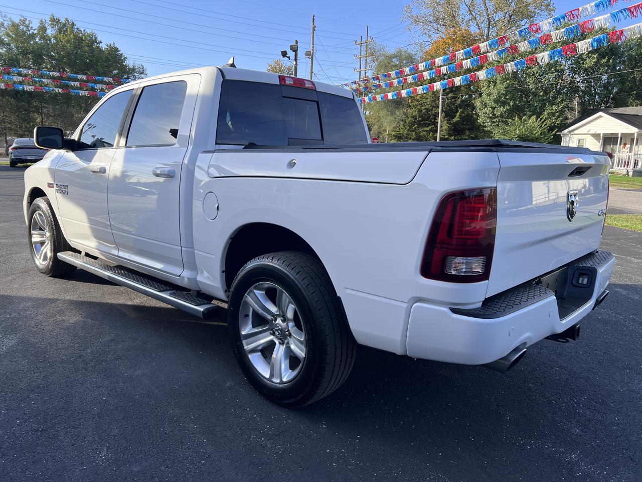 RAM 1500 4WD Crew Cab 140.5" Sport 2016