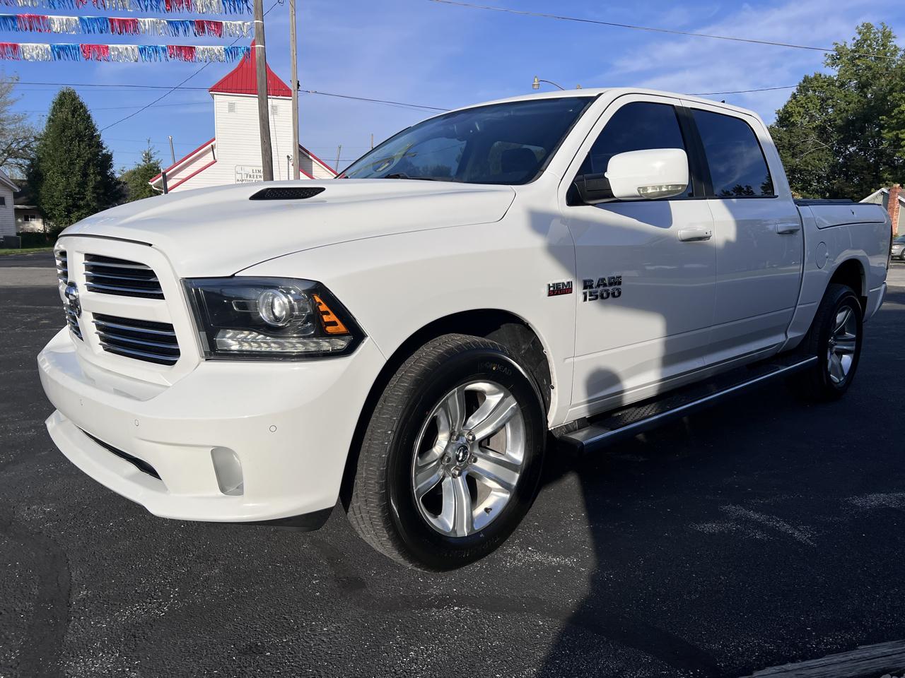 RAM 1500 4WD Crew Cab 140.5" Sport 2016