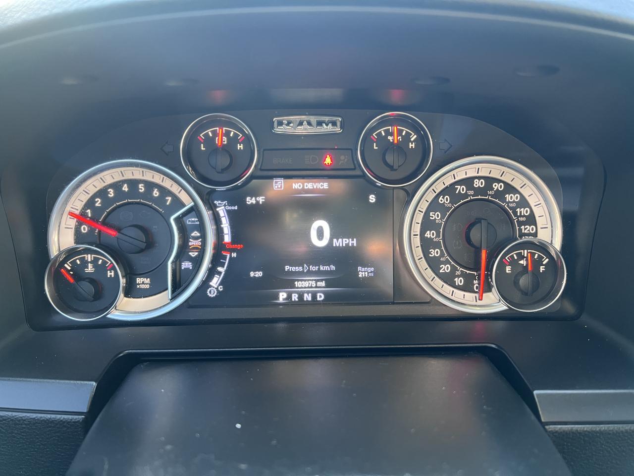 RAM 1500 4WD Crew Cab 140.5" Sport 2016