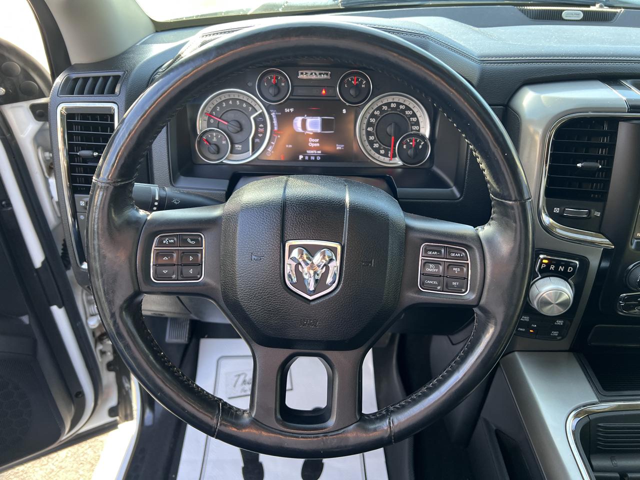 RAM 1500 4WD Crew Cab 140.5" Sport 2016