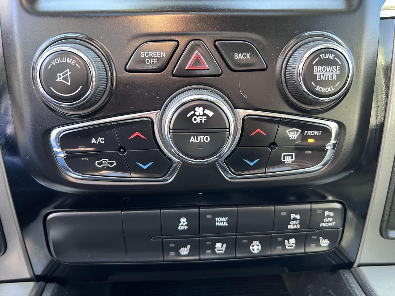 RAM 1500 4WD Crew Cab 140.5" Sport 2016