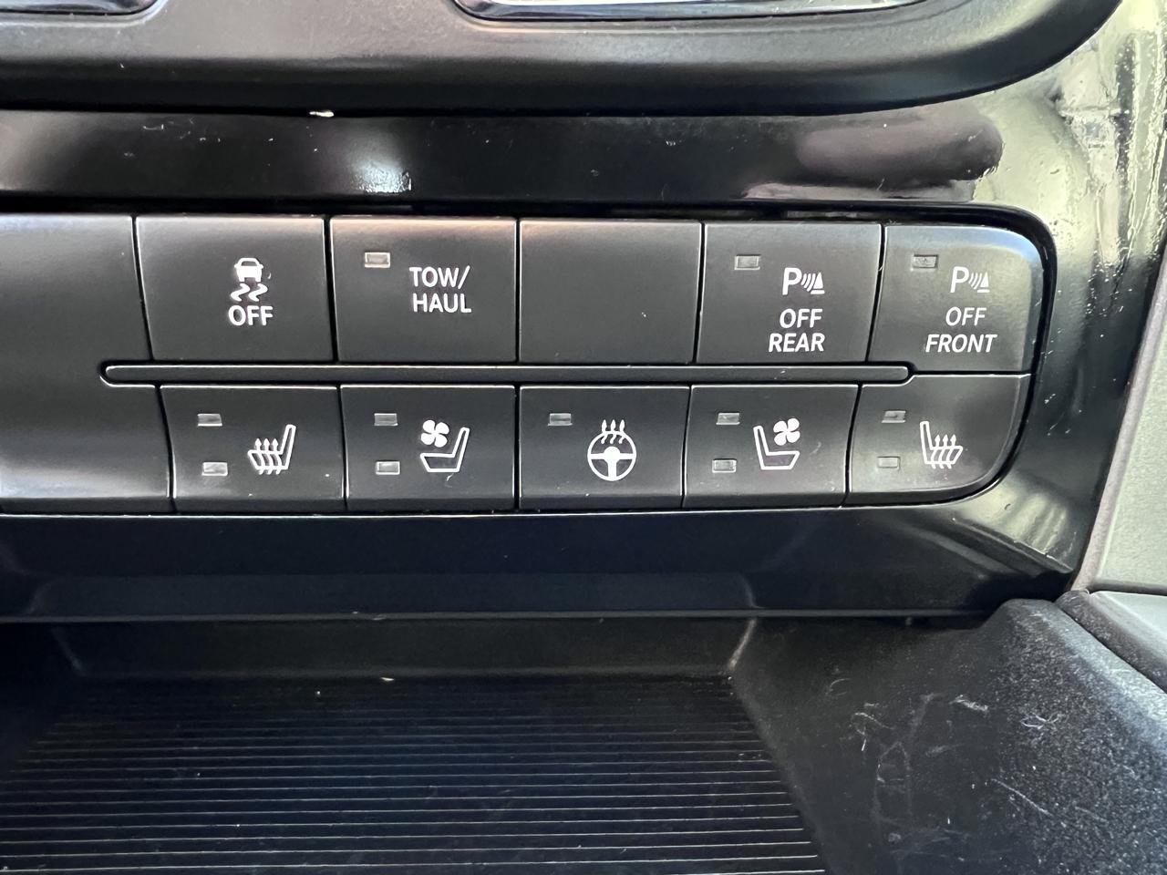 RAM 1500 4WD Crew Cab 140.5" Sport 2016