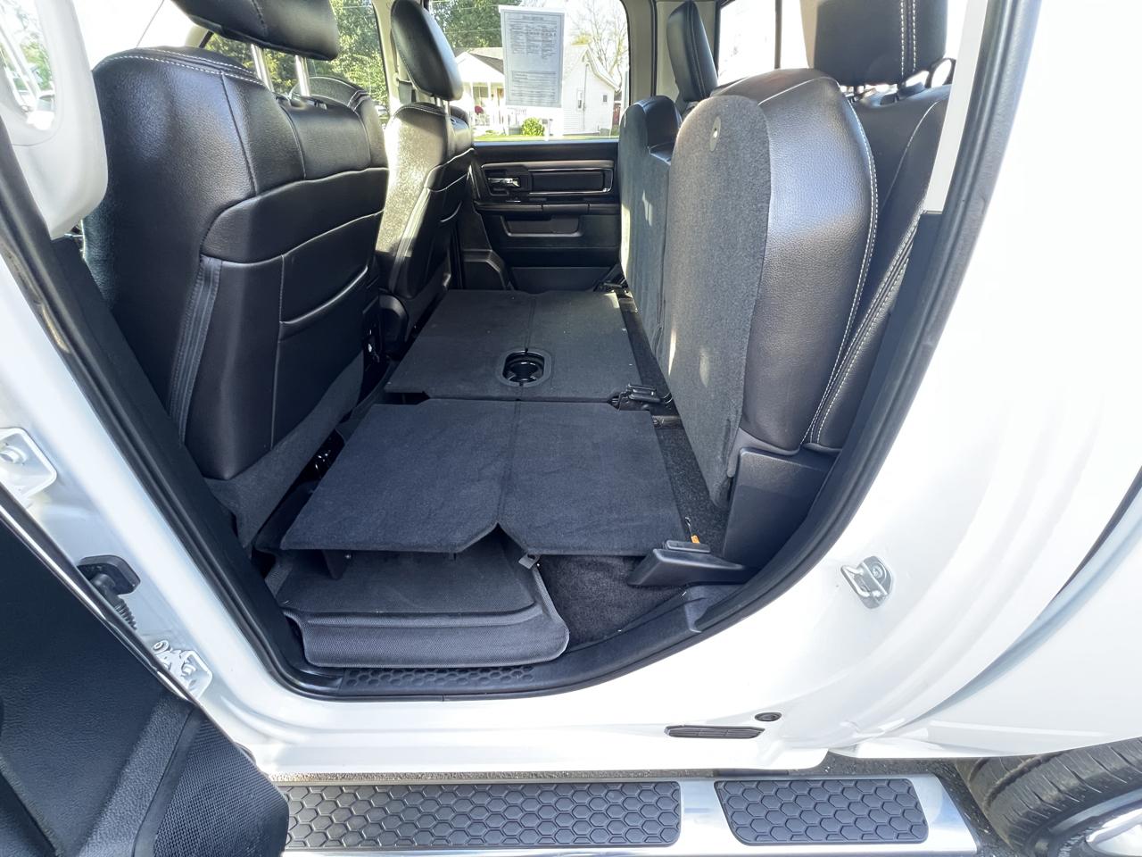 RAM 1500 4WD Crew Cab 140.5" Sport 2016